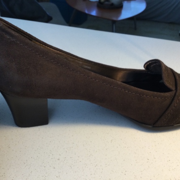 Brand New in Box Beautiful Ladies Rockport Pumps - Picture 4 of 9